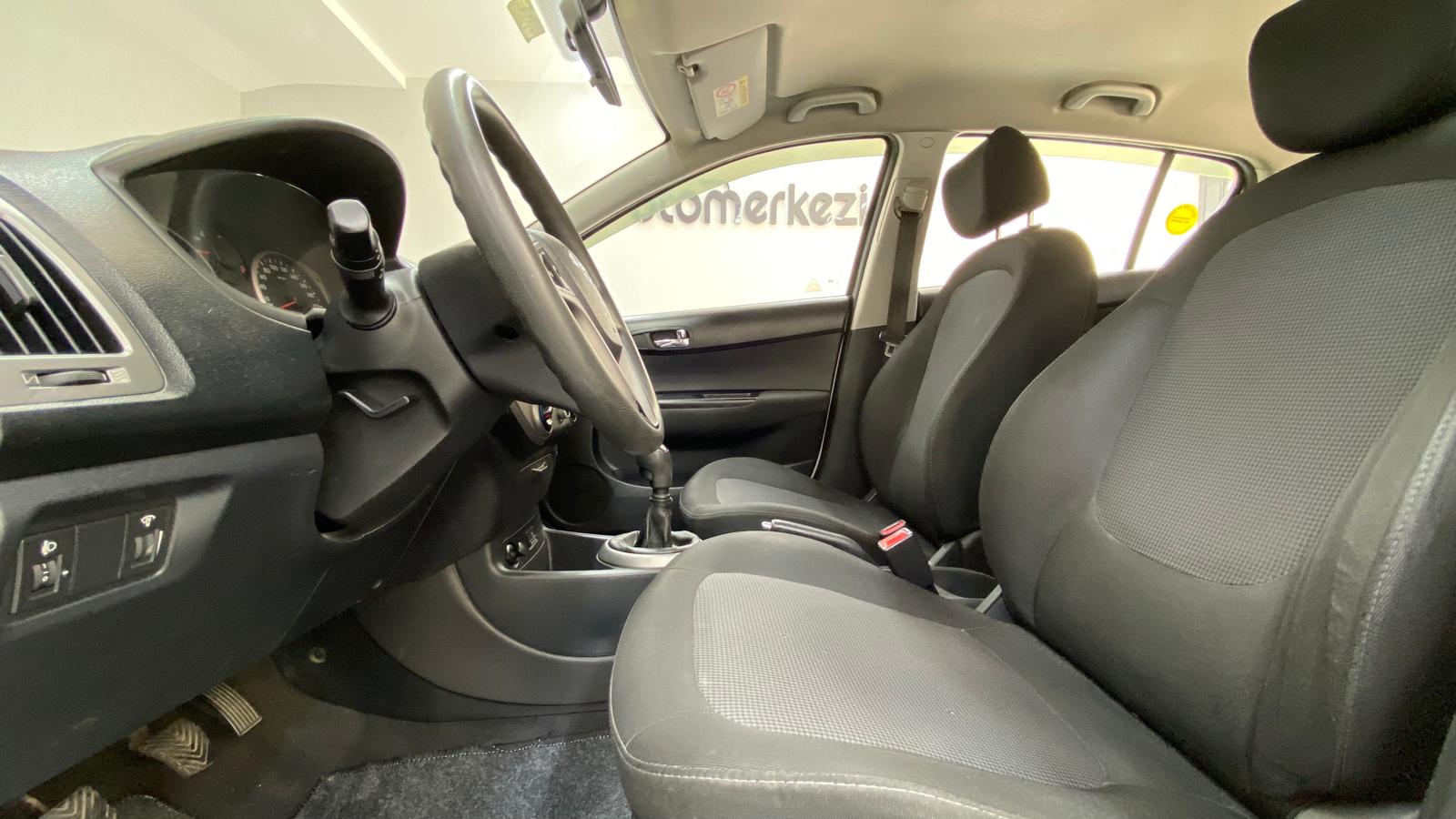 HYUNDAI i20 15